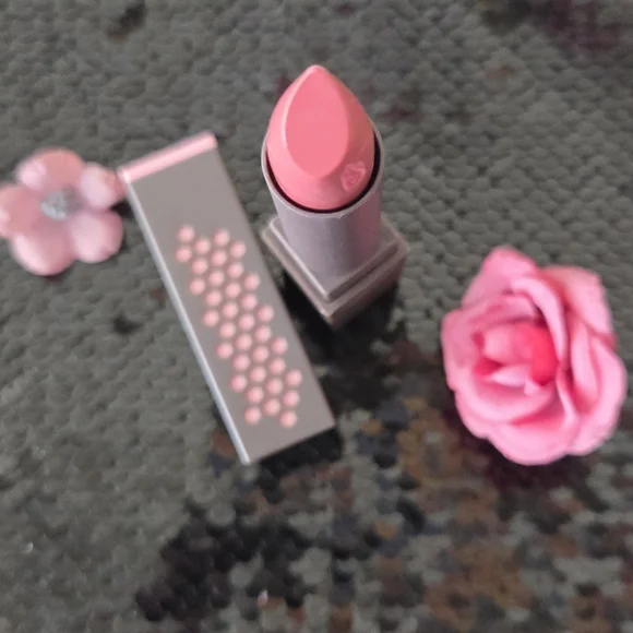 Burt's Bees 100% Natural Moisturizing Satin Lipstick NWT - Picture 1 of 8